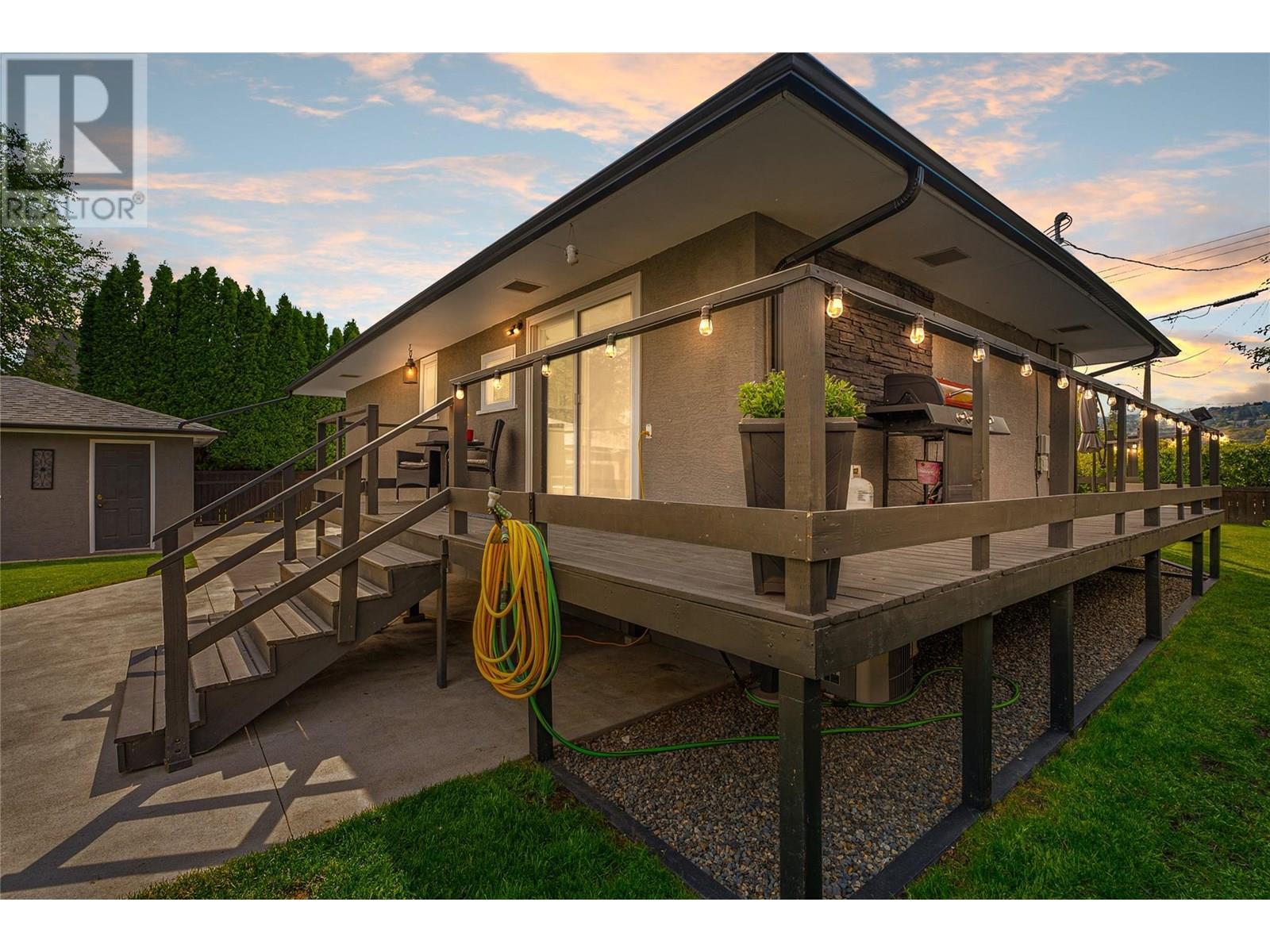 Property Photo:  219 Cypress Avenue  BC V2B 1H5 