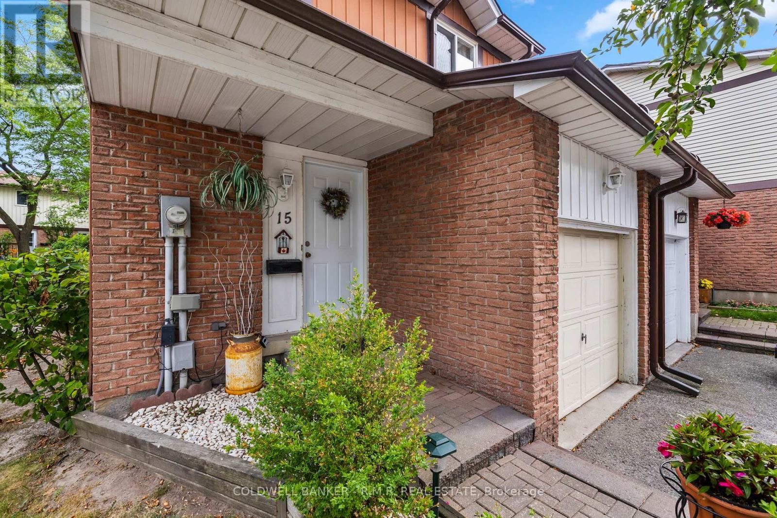 Property Photo: 540 Dorchester Drive 15 ON L1J 6M5