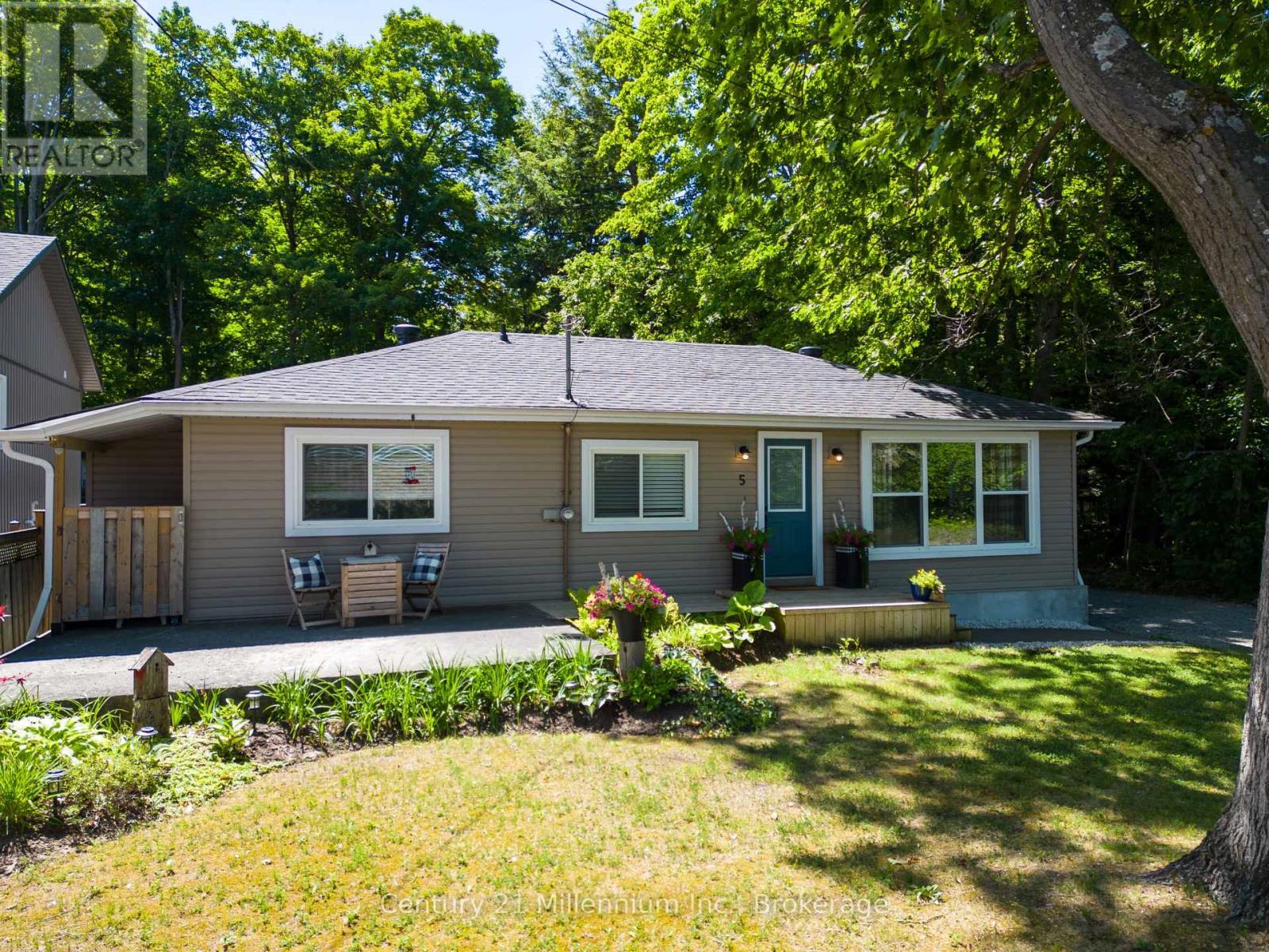 5 Bells Park Road  Wasaga Beach ON L9Z 2X2 photo