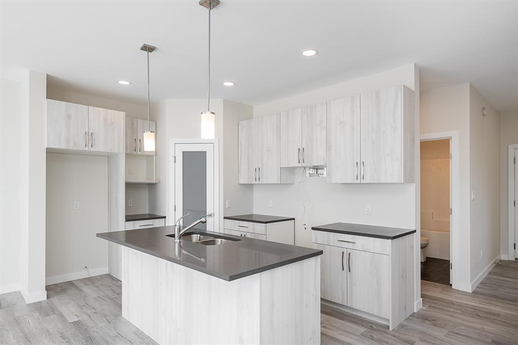Property Photo: 117 Point Pleasant Place MB R2V 5K9