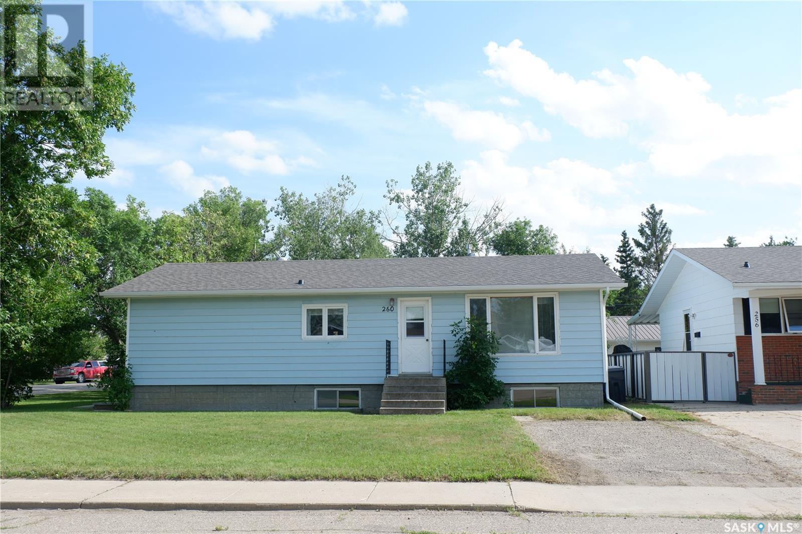 Property Photo: 260 6th Avenue E SK S0H 1X0