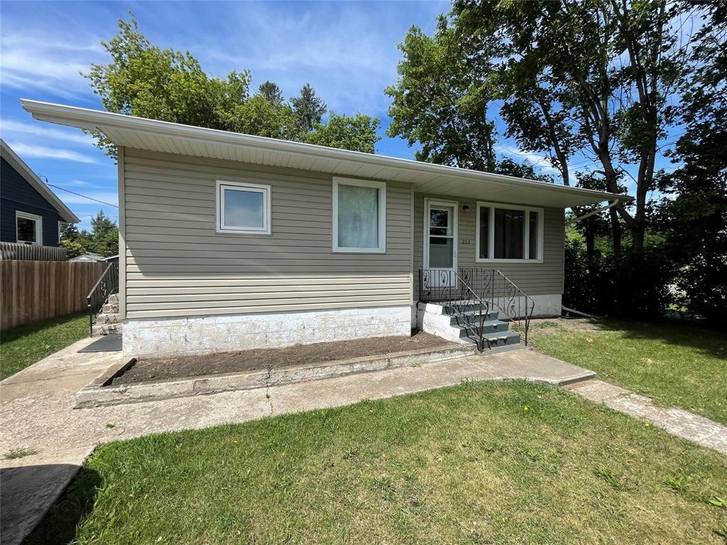 Property Photo: 253 Dufferin Street MB R0K 0H0