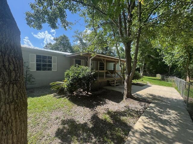 Property Photo: 607 E Nebraska Avenue FL 32425