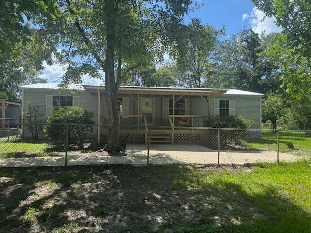 Property Photo: 607 E Nebraska Avenue FL 32425