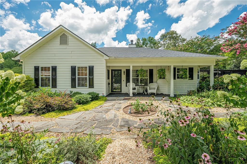 Property Photo: 7820 Silversmith Drive GA 30028