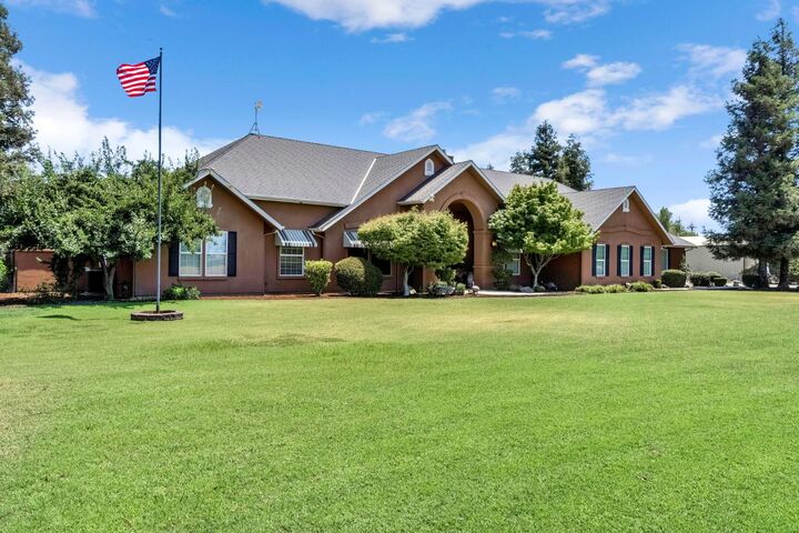 Property Photo: 34700 Road 140 CA 93292