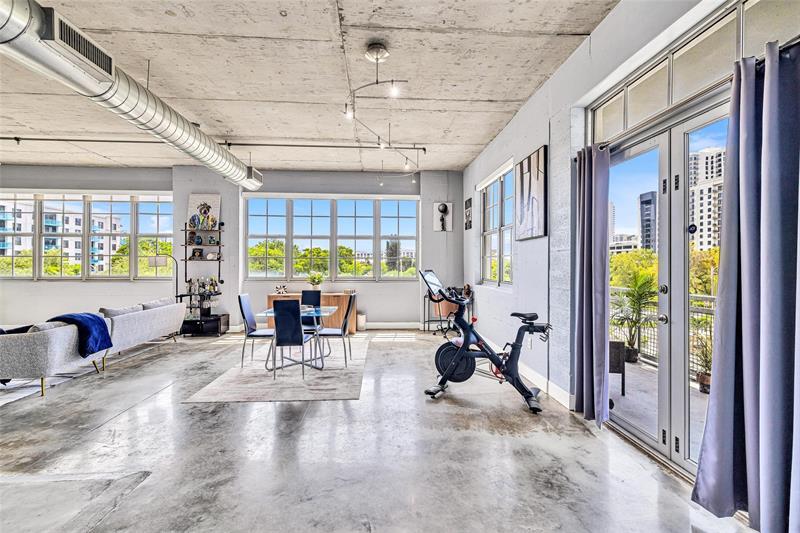 Property Photo: 435 N Andrews Ave 301 FL 33301