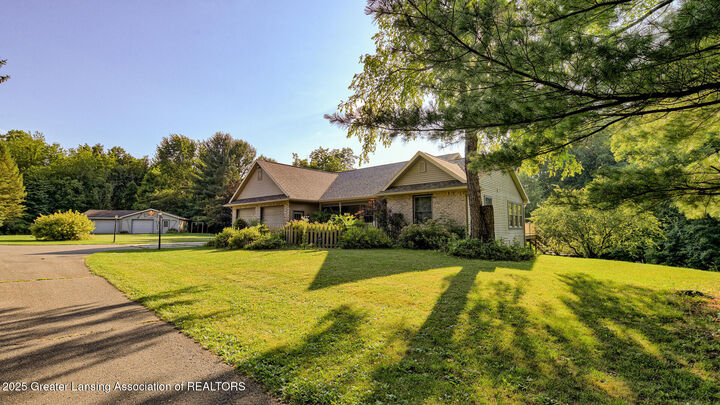 Property Photo: 11678 E Grand River Avenue MI 48875