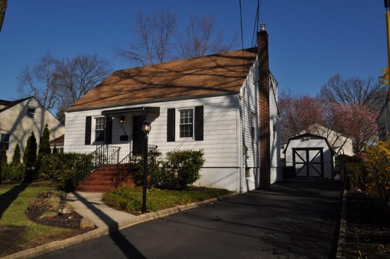 Property Photo: 332 Lincoln Dr NJ 07033