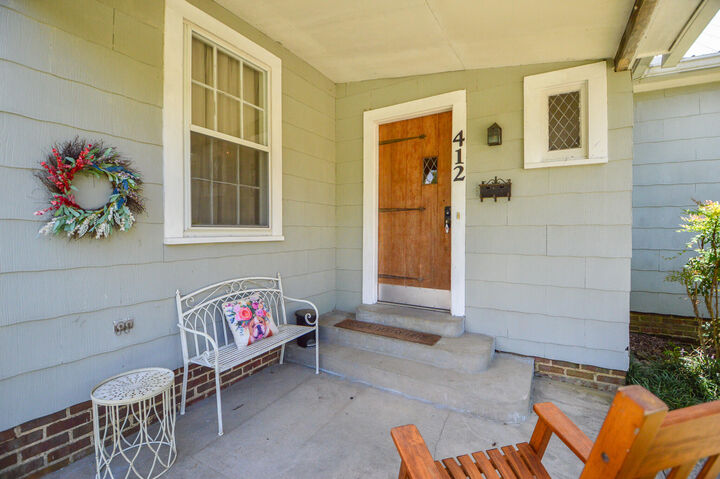 Property Photo:  