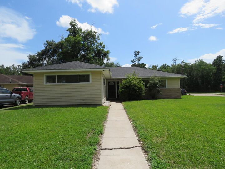 Property Photo:  2313 McKee Drive  TX 77630 