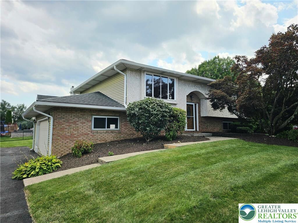 Property Photo:  1304 Barry Drive  PA 18017 