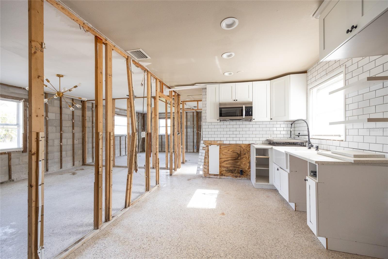 Property Photo: 4235 Des Moines Street NE FL 33703