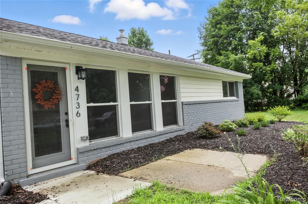 Property Photo:  4736 Summerhill Drive  MI 48346 3682 