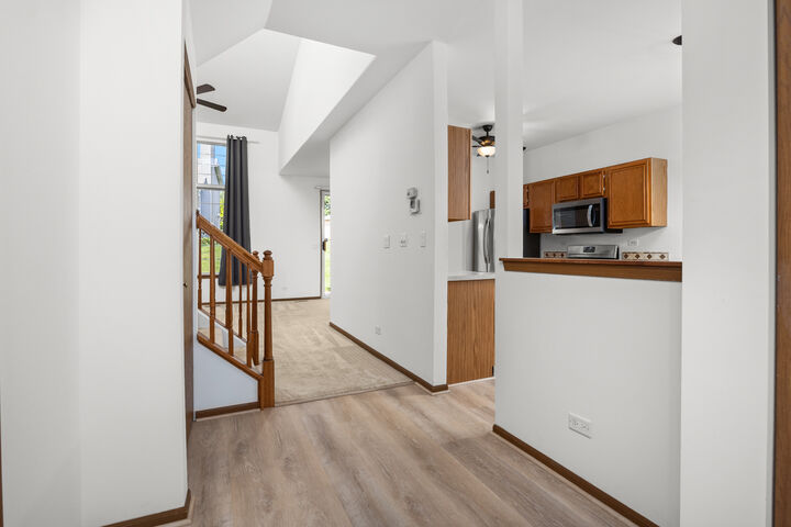 Property Photo:  210 Grandview Court  IL 60102 