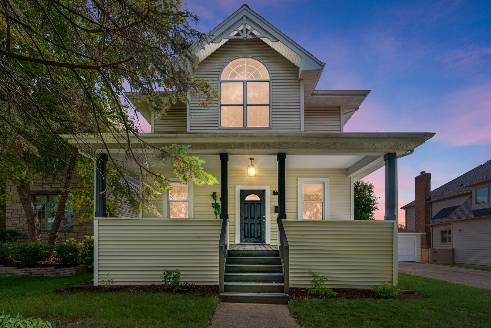 Property Photo: 113 N Warwick Avenue IL 60559