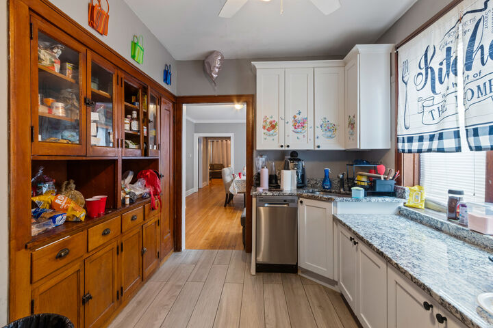 Property Photo: 2110 W Arthur Avenue IL 60645