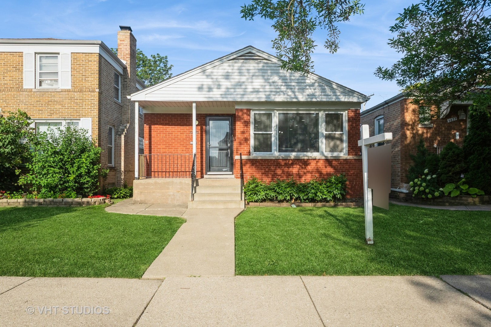 Property Photo:  6625 N Whipple Street  IL 60645 