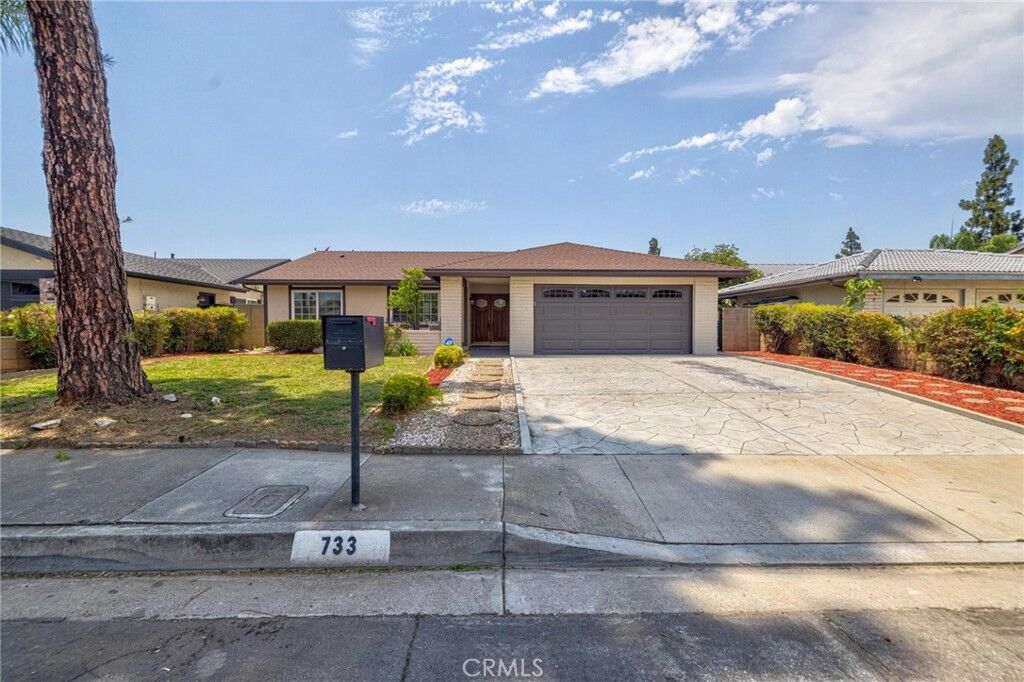 Property Photo:  733 Redlen Avenue  CA 90601 
