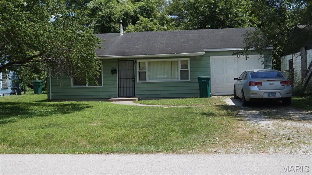 Property Photo: 16 Helen Court IL 62206