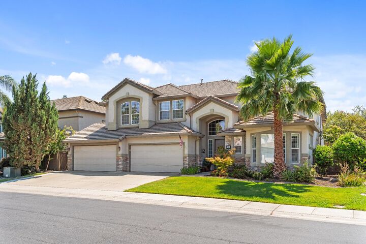 Property Photo:  230 Hawkcrest Circle  CA 95835