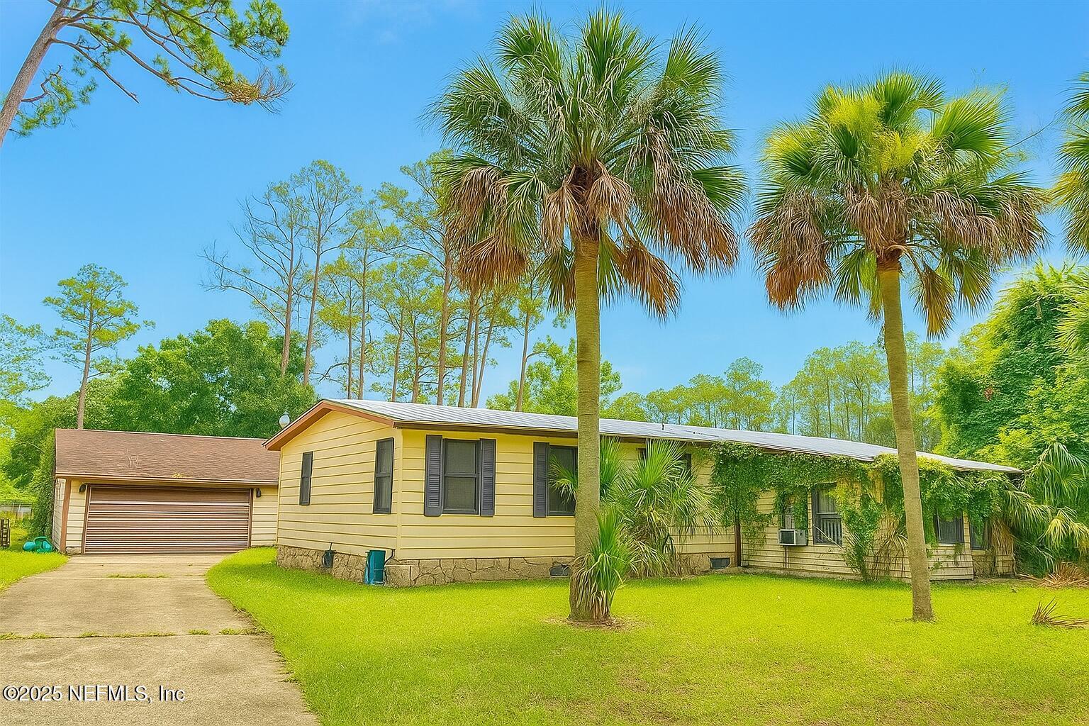 Property Photo: 204 Plantation Pines Drive FL 32139