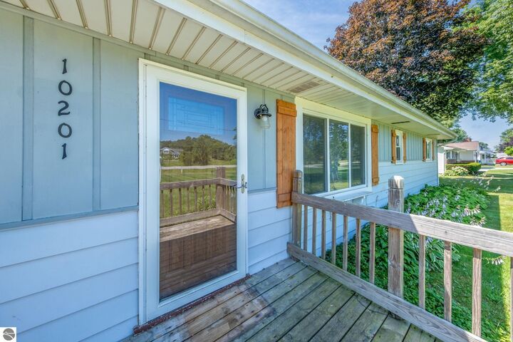 Property Photo: 10201 Tittabawassee Road MI 48623