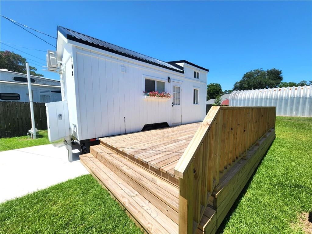 Property Photo: 708 E First Street LA 70037