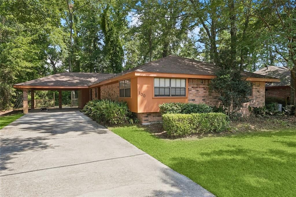 Property Photo:  100 Oakwood Drive  LA 70448 