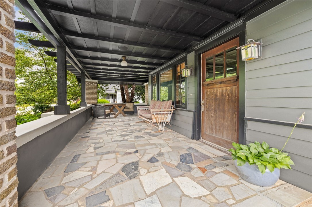 Property Photo: 603 W Central Avenue AR 72712