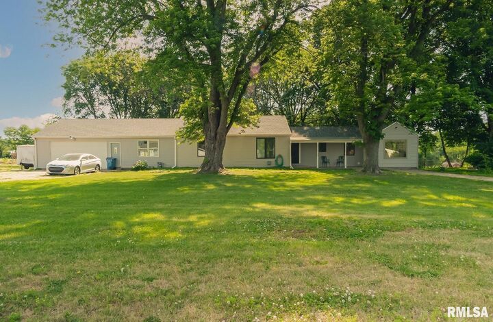 408 N Madison Street  Washburn IL 61570 photo