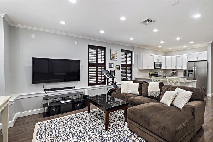 Property Photo:  46 W Eagle St 1  MA 02128 