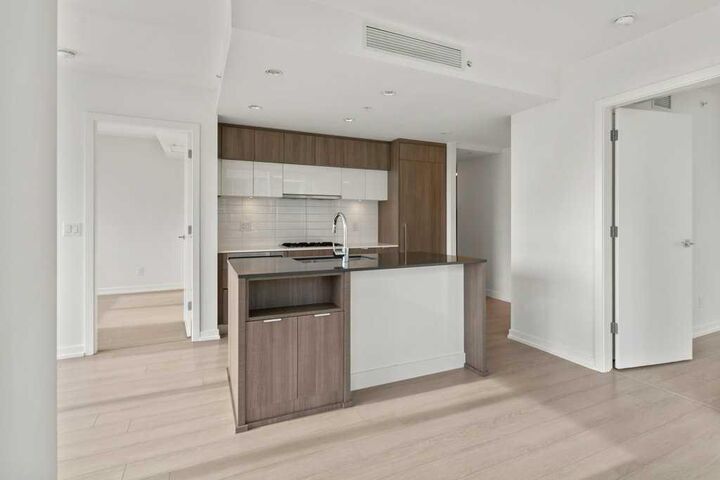 Property Photo:  128 2 Street SW 806  AB T2P 4V9 
