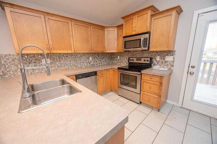 Property Photo:  60 Long Close  AB T4R 3N8 