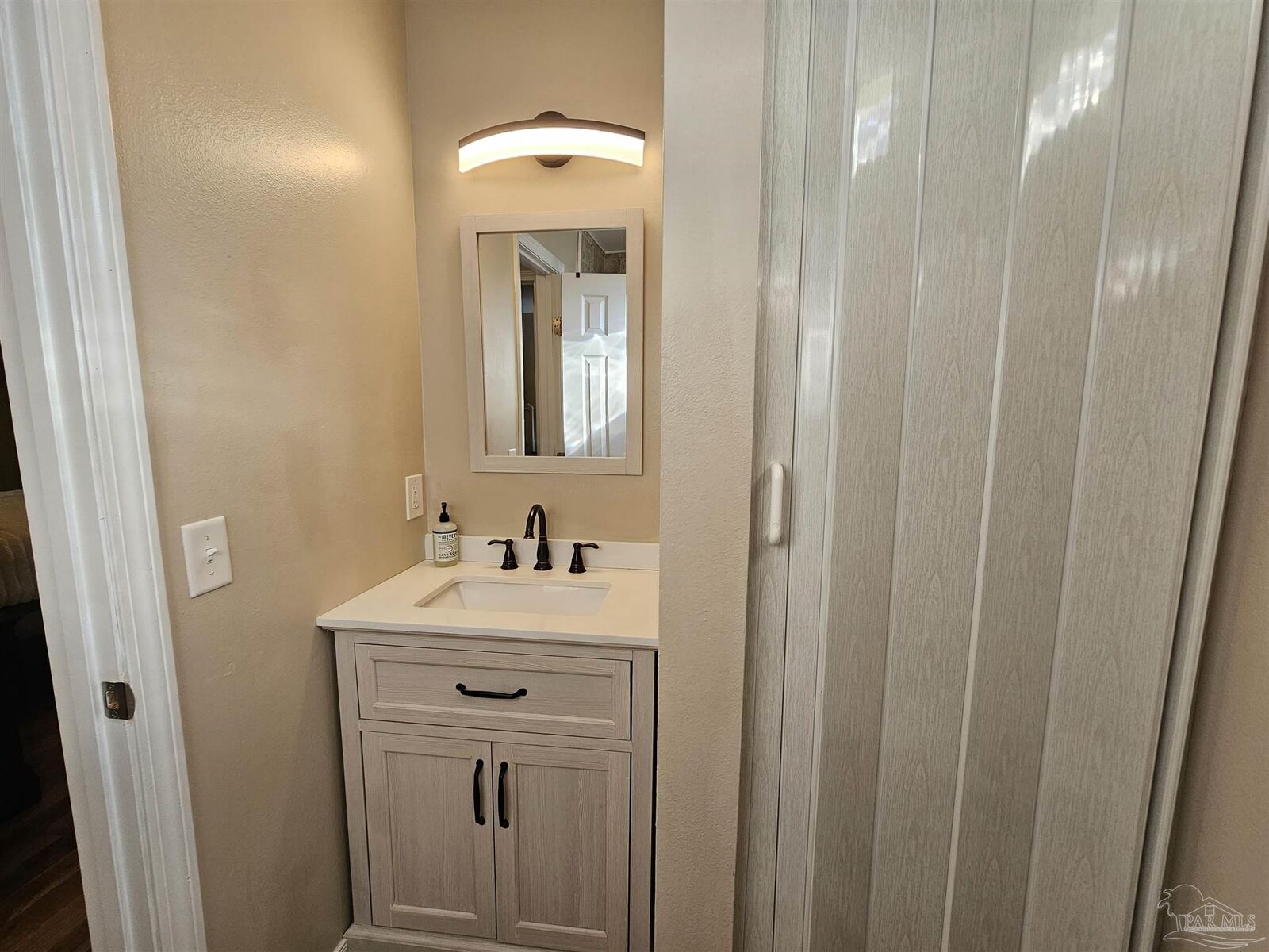 Property Photo: 7165 Eight Mile Creek Rd FL 32526