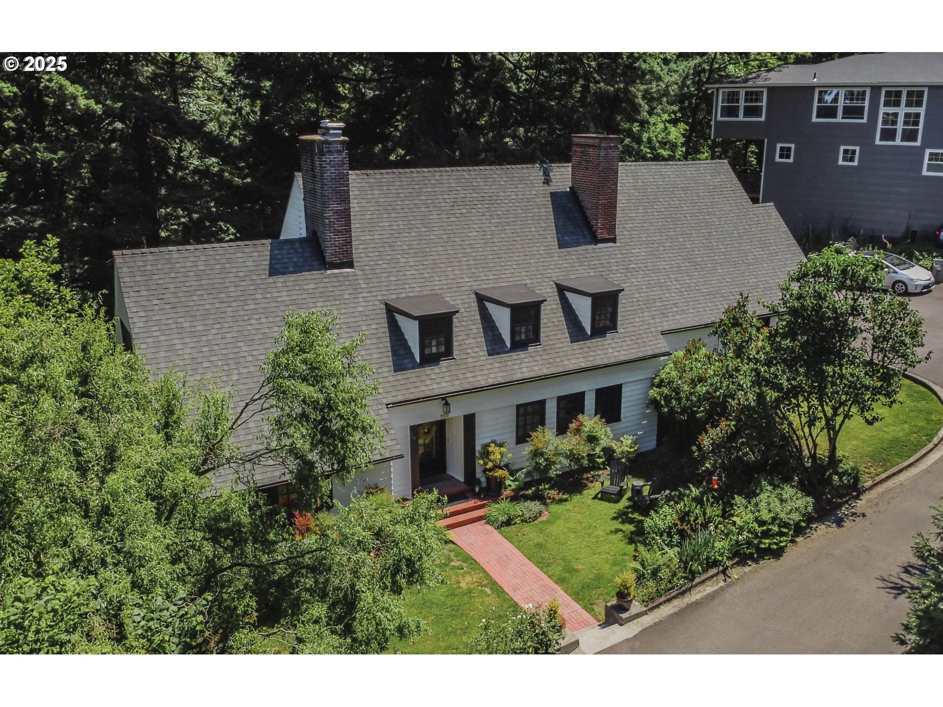 Property Photo: 3204 SW Upper Dr OR 97201