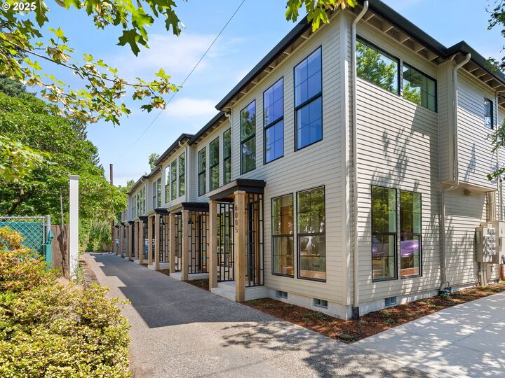 Property Photo:  6013 NE 30th Ave 3  OR 97211 