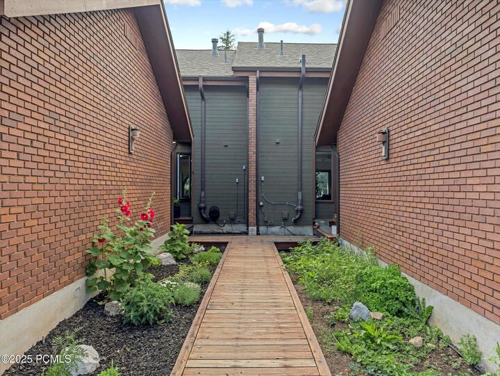 Property Photo: 1513 Meadow Loop Rd 3 UT 84098