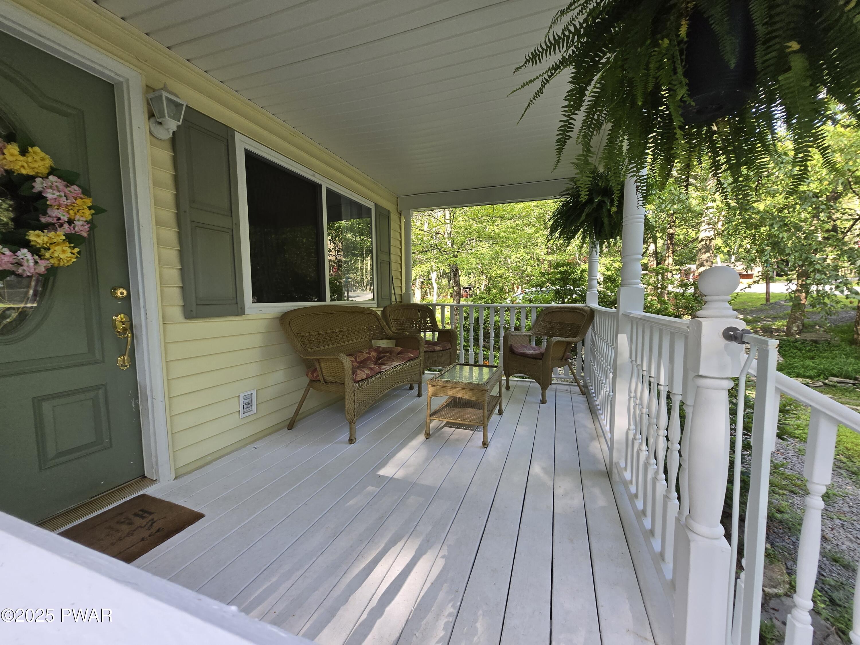 Property Photo:  800 W Spur Court  PA 18428 