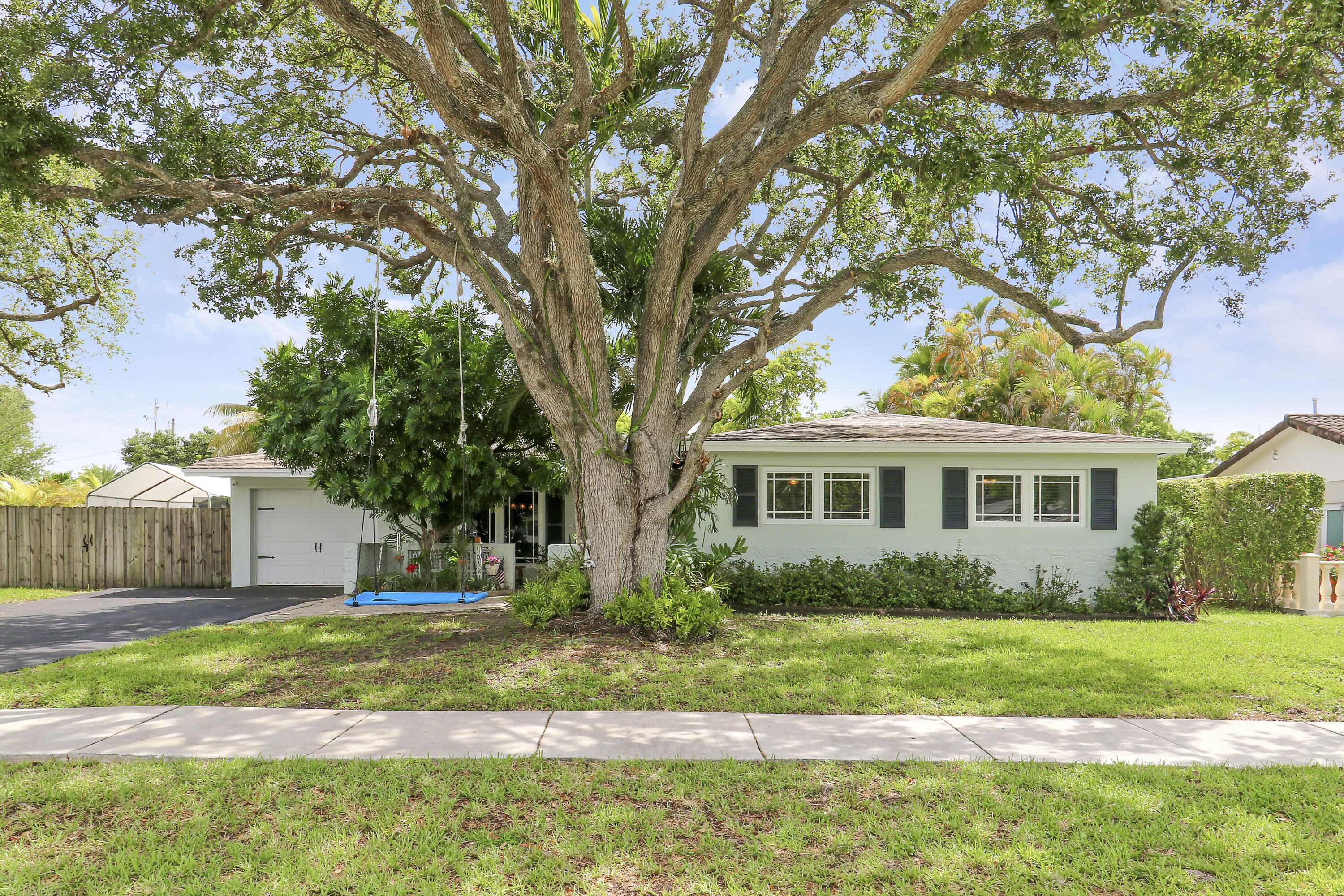 Property Photo:  10421 SW 107th Street  FL 33176 