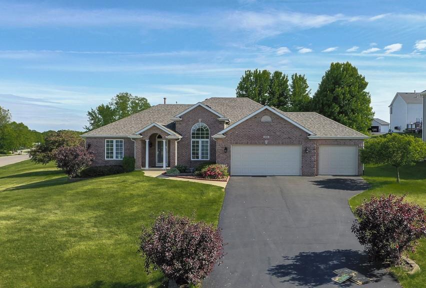 Property Photo:  664 Elberon Way  IL 61073 