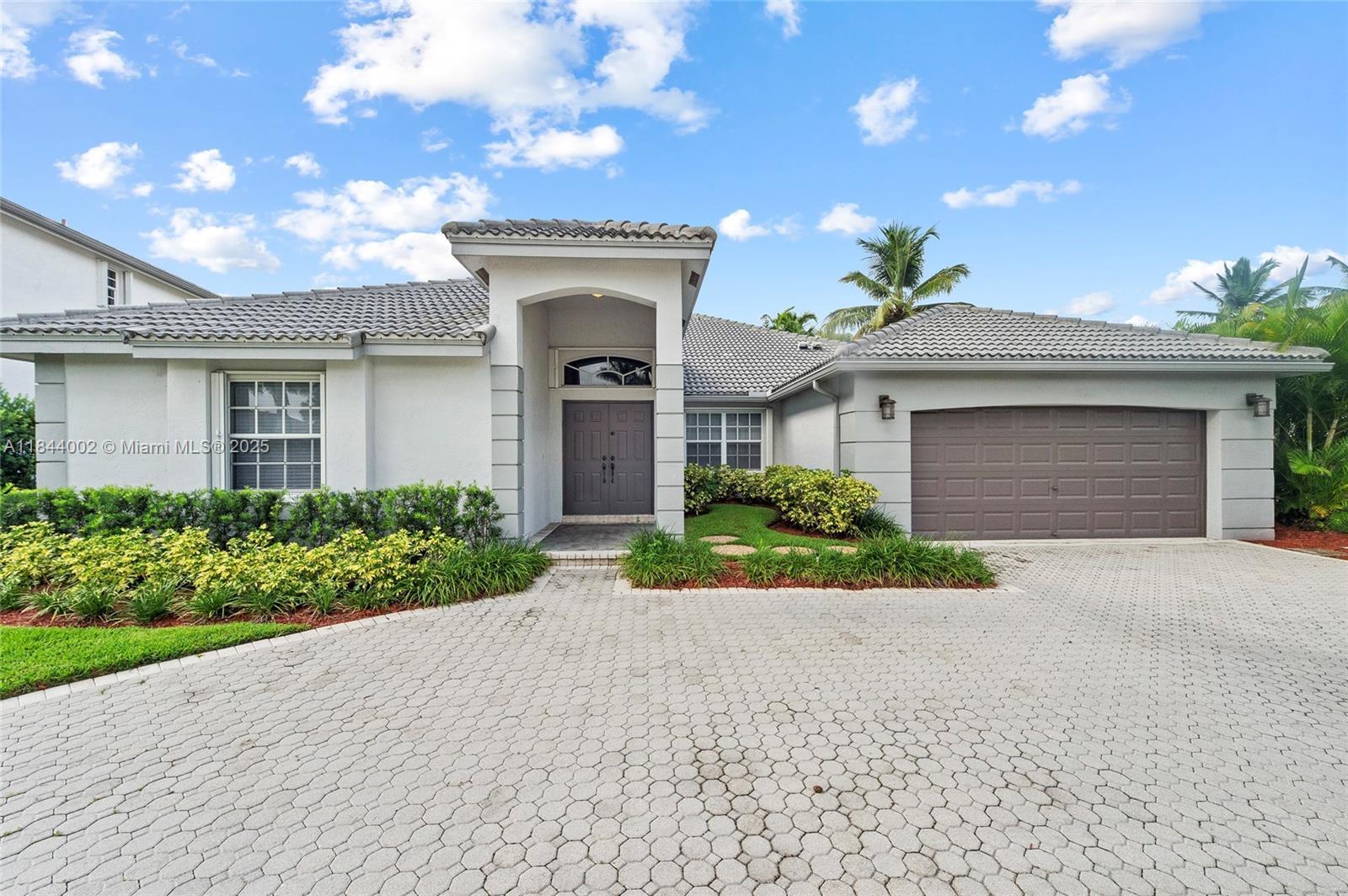 Property Photo: 2587 Jardin Ct FL 33327