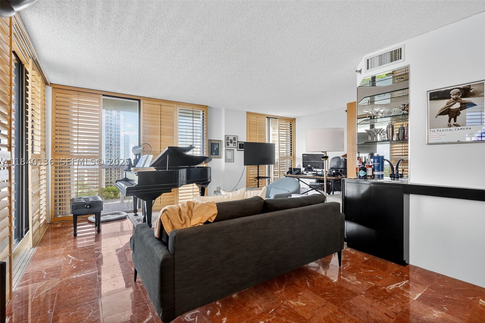 Property Photo:  20185 E Country Club Dr 1406  FL 33180 