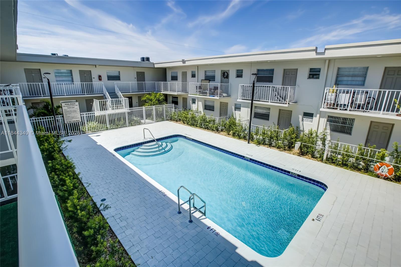 Property Photo: 1720 Cleveland St 206E FL 33020