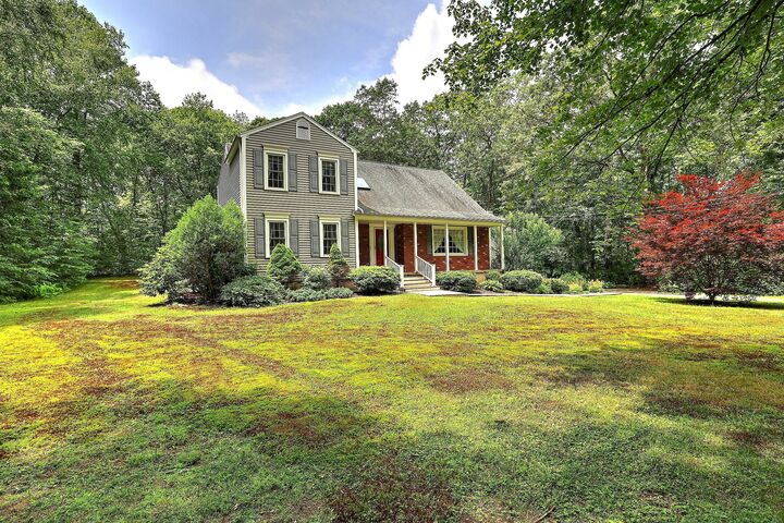 679 Litchfield Turnpike  Bethany CT 06524 photo