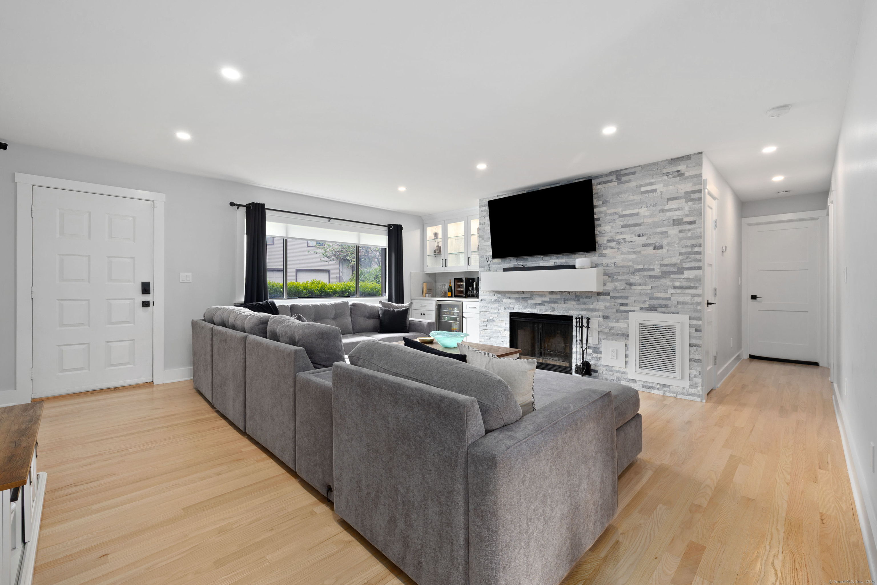 Property Photo:  2539 Bedford Street Apt 33F  CT 06905 