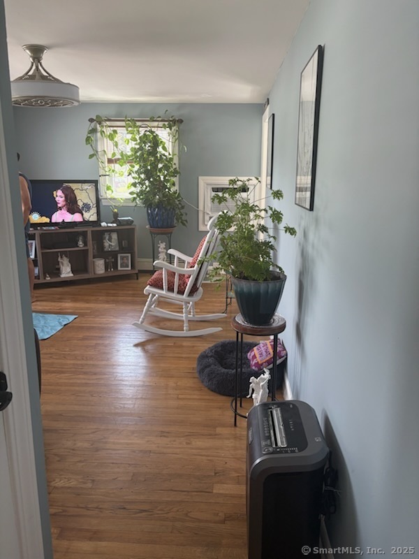 Property Photo:  208 Mountain Street  CT 06106 