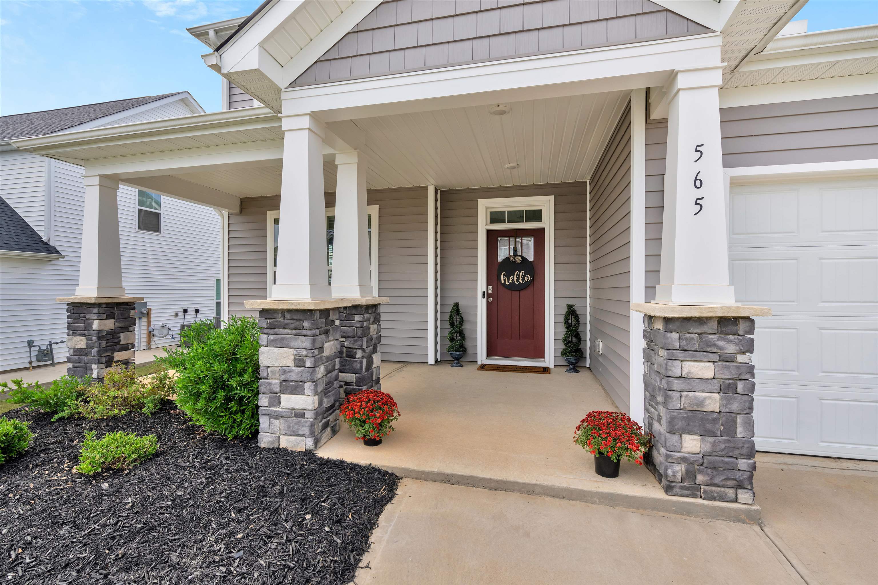 Property Photo: 565 Fenwick Drive SC 29388