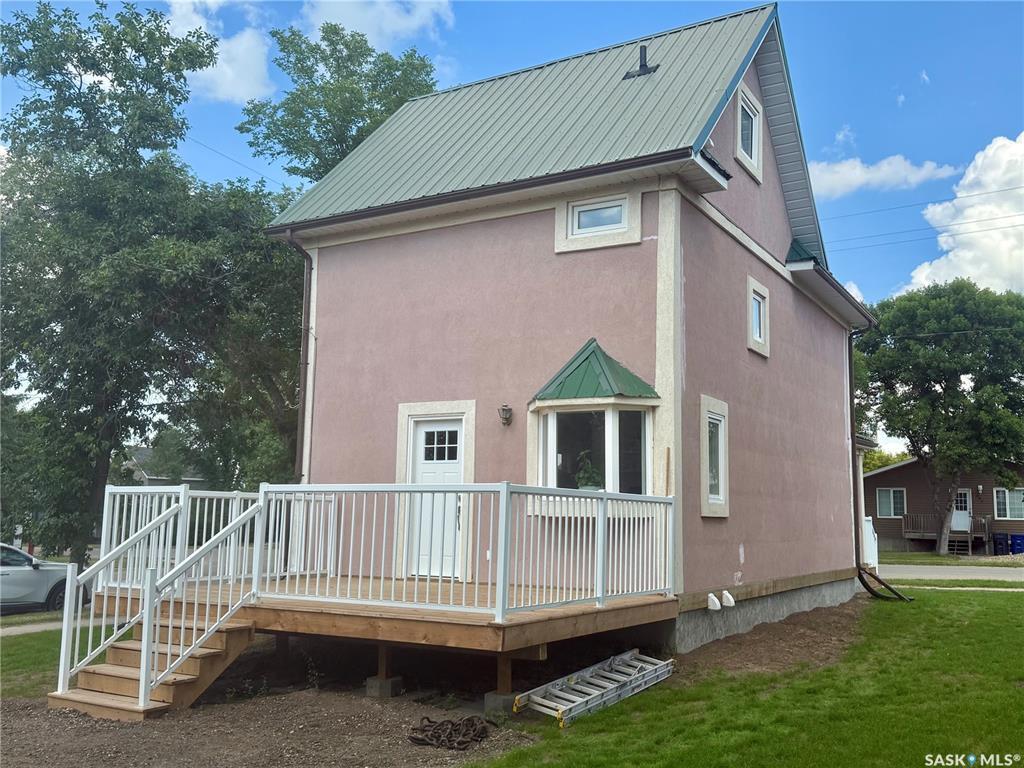 Property Photo:  301 3rd Street S  SK S4H 2C5 