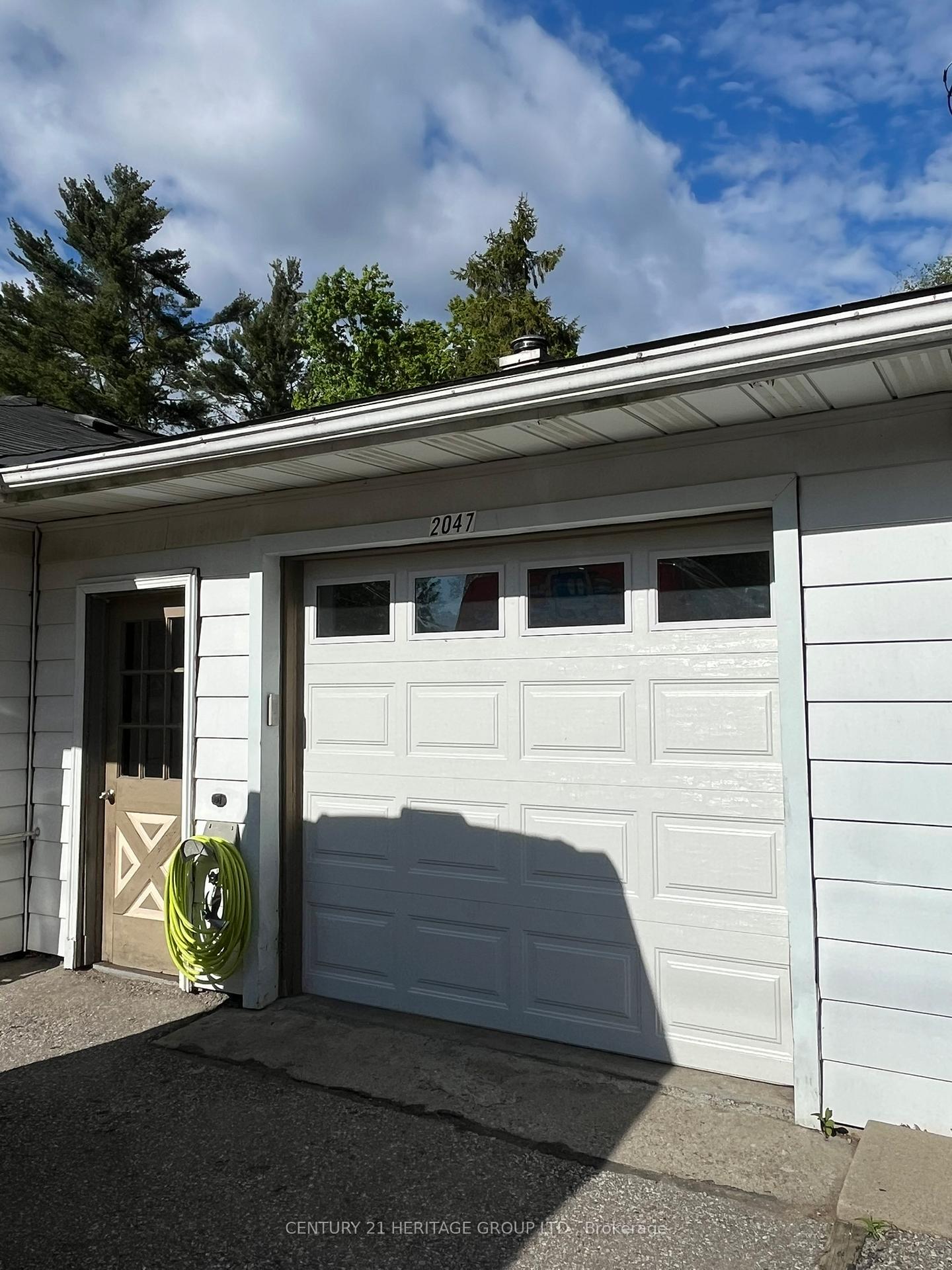 Photo de la propriété: 2047 Inglewood Drive ON L9S 1Z1